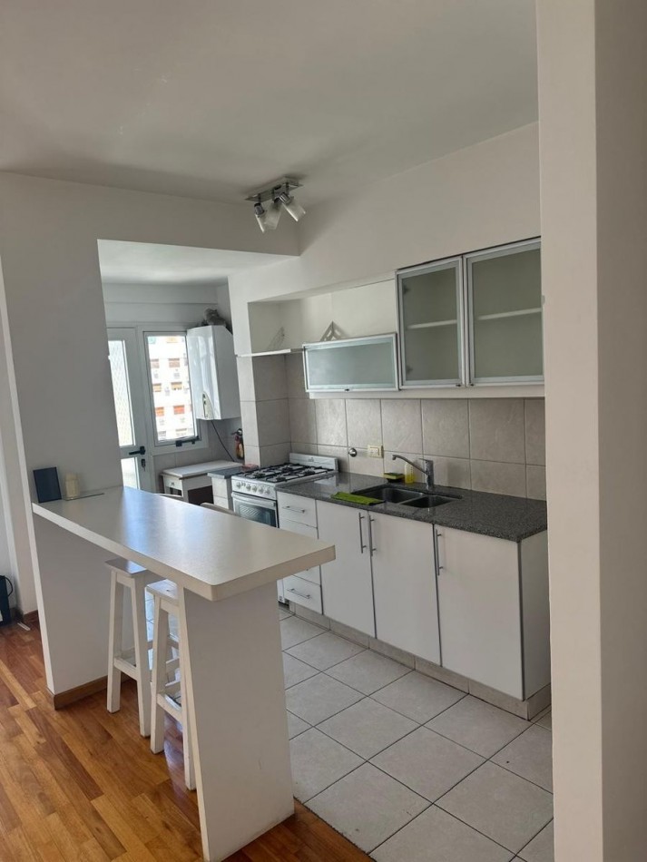 Excelente 2 ambientes con balcon y cochera fija cubierta - Super luminoso