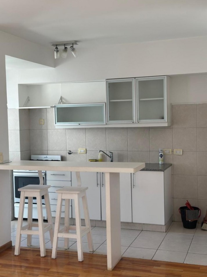 Excelente 2 ambientes con balcon y cochera fija cubierta - Super luminoso