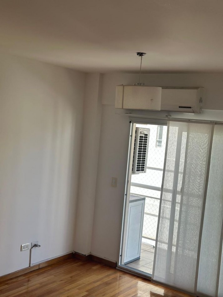 Excelente 2 ambientes con balcon y cochera fija cubierta - Super luminoso