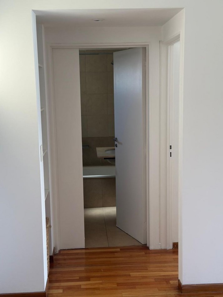 Excelente 2 ambientes con balcon y cochera fija cubierta - Super luminoso