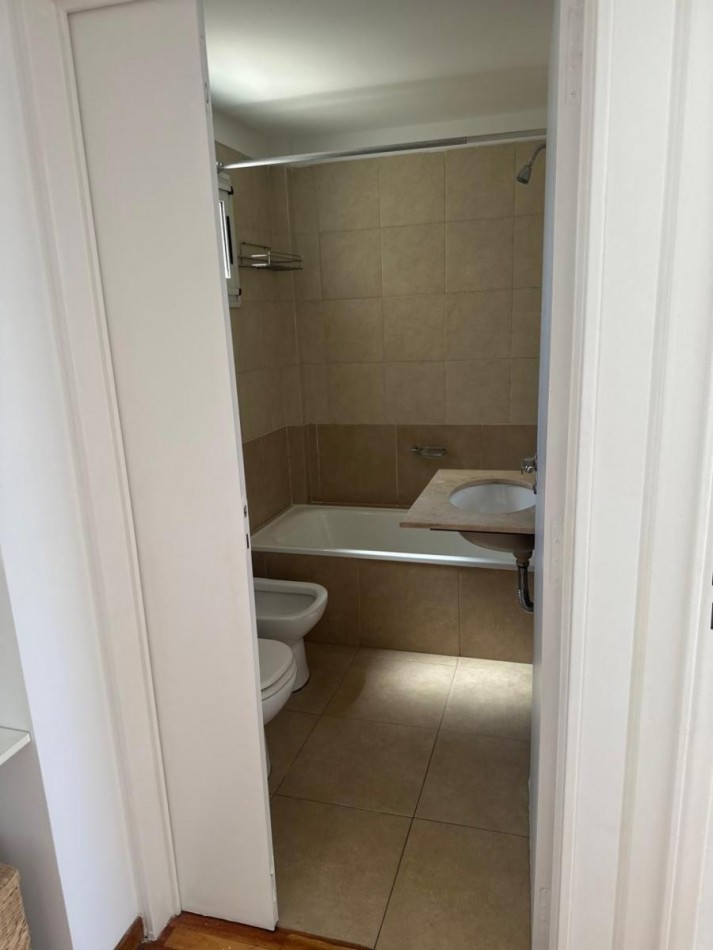 Excelente 2 ambientes con balcon y cochera fija cubierta - Super luminoso