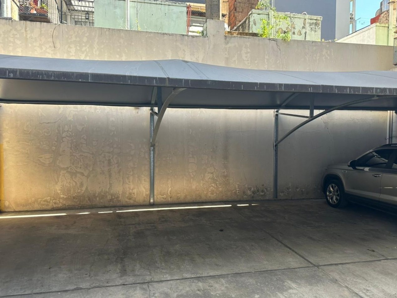 Excelente 2 ambientes con balcon y cochera fija cubierta - Super luminoso