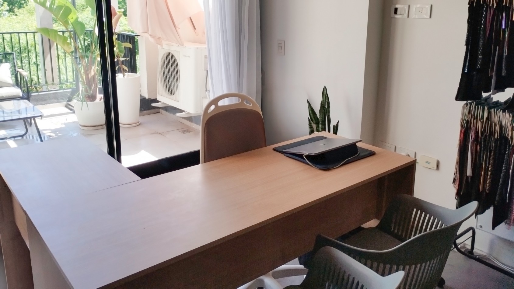 Excelente monoambiente + Amplia terraza