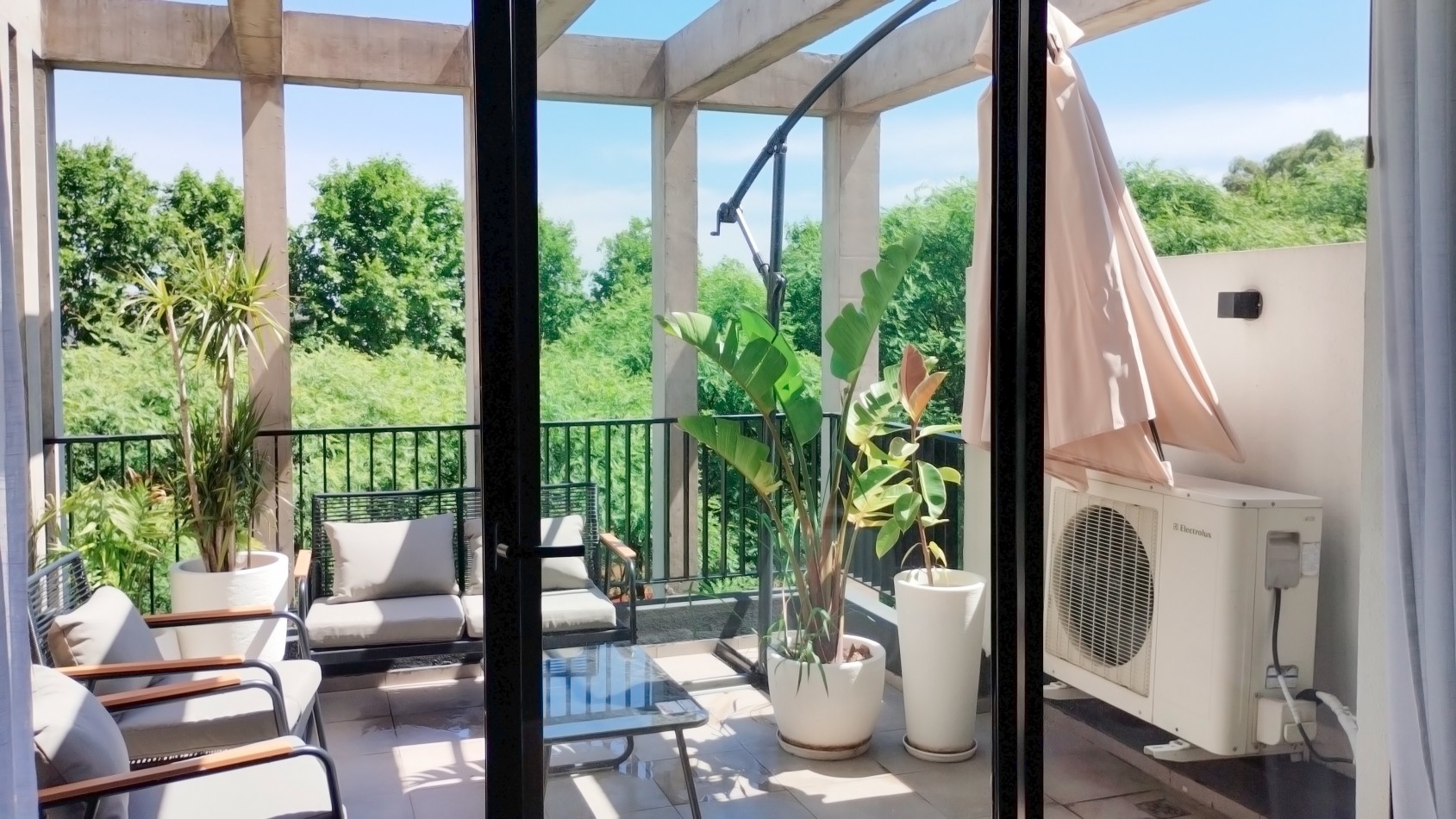 Excelente monoambiente + Amplia terraza