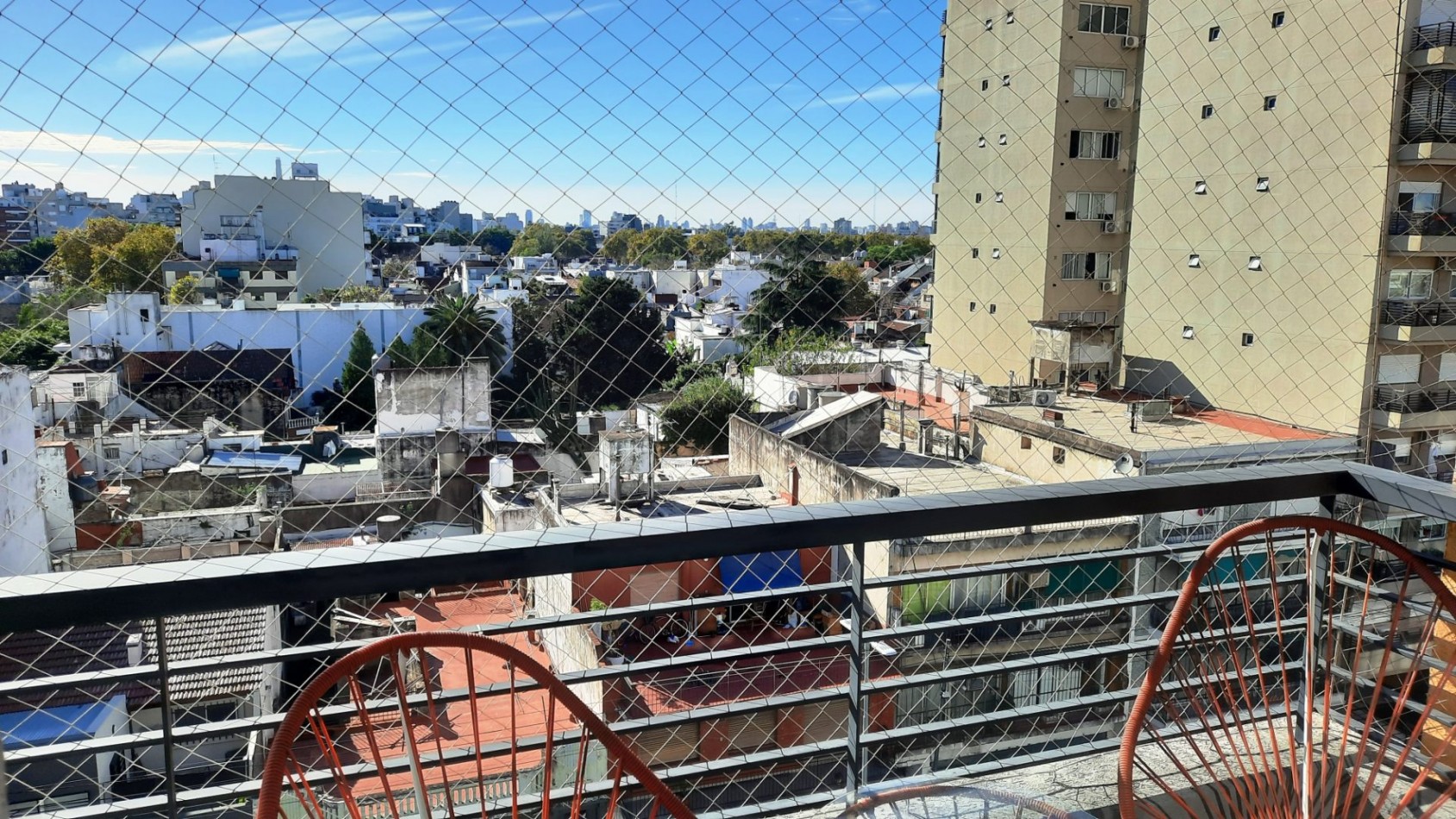 Monoambiente al frente + Todo sol + Vista abierta