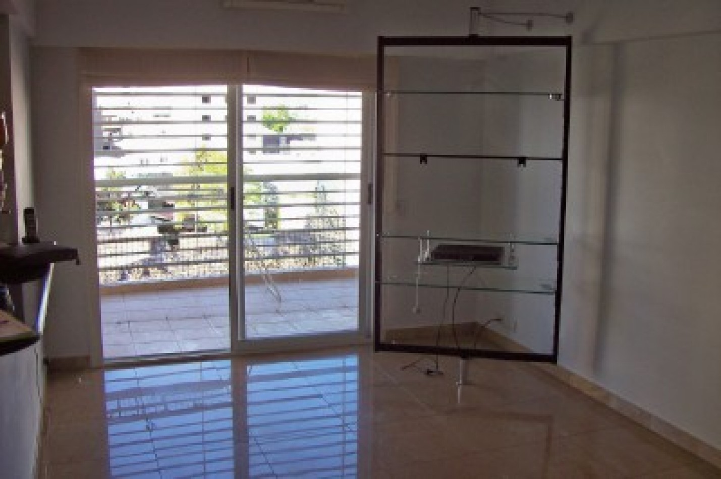 Departamento de 2 ambientes y medio + cochera + Super luminoso + Balcon aterrazado con parrilla