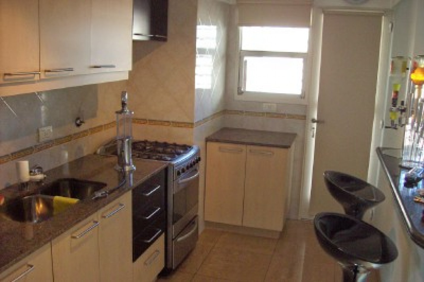 Departamento de 2 ambientes y medio + cochera + Super luminoso + Balcon aterrazado con parrilla