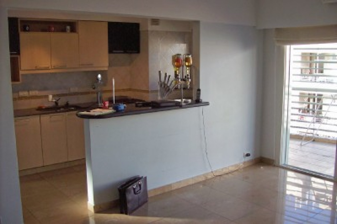 Departamento de 2 ambientes y medio + cochera + Super luminoso + Balcon aterrazado con parrilla