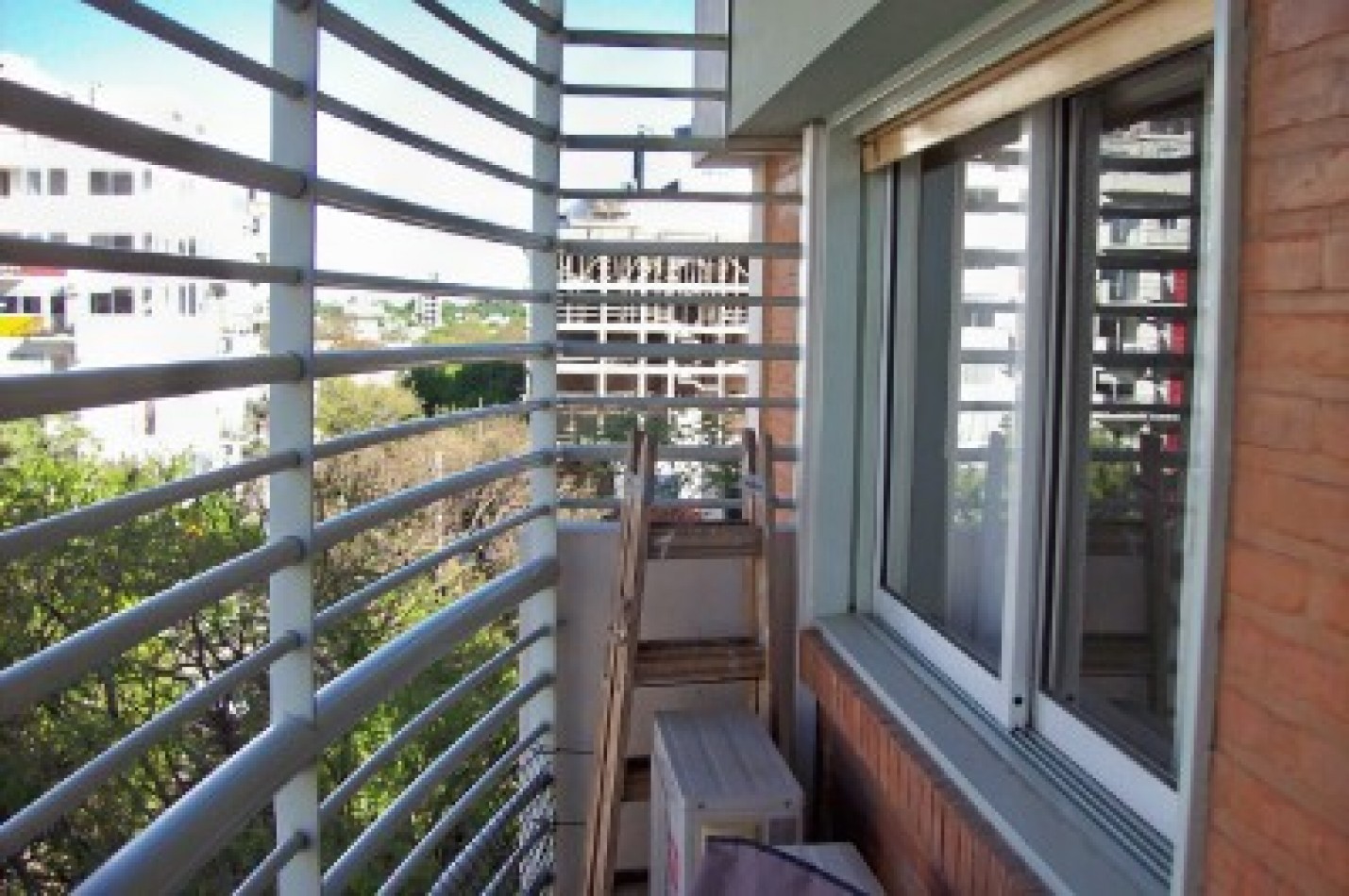 Departamento de 2 ambientes y medio + cochera + Super luminoso + Balcon aterrazado con parrilla
