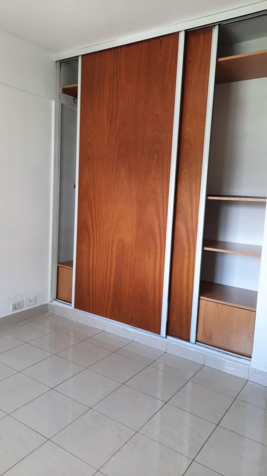Departamento de 2 ambientes y medio + cochera + Super luminoso + Balcon aterrazado con parrilla