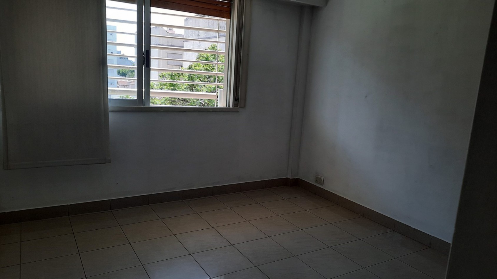 Departamento de 2 ambientes y medio + cochera + Super luminoso + Balcon aterrazado con parrilla