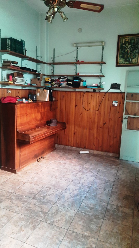 Alquiler de casa de 4ambientes con patio, terraza y garaje