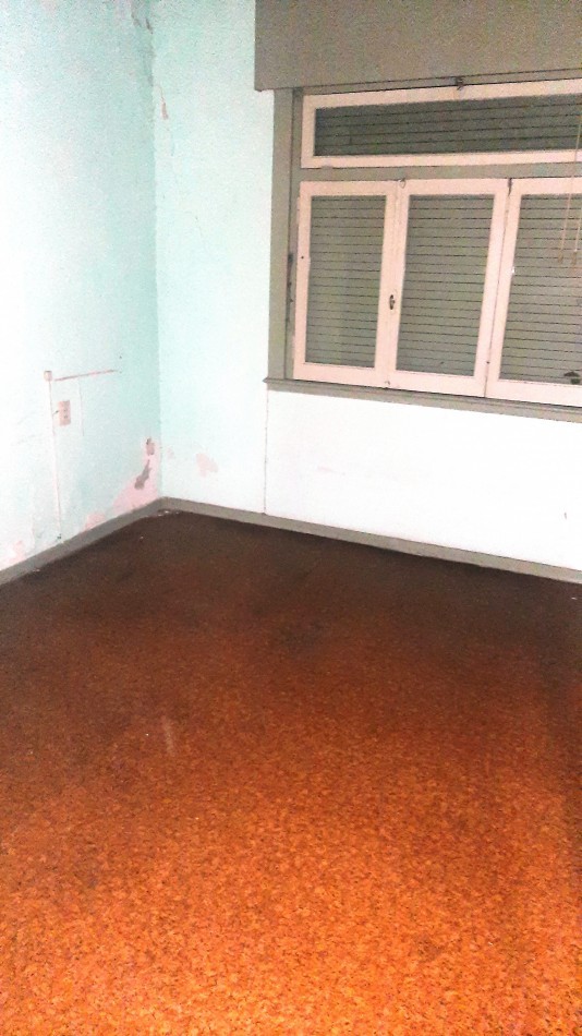 Alquiler de casa de 4ambientes con patio, terraza y garaje