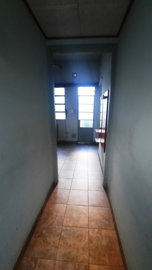 Alquiler de casa de 4ambientes con patio, terraza y garaje