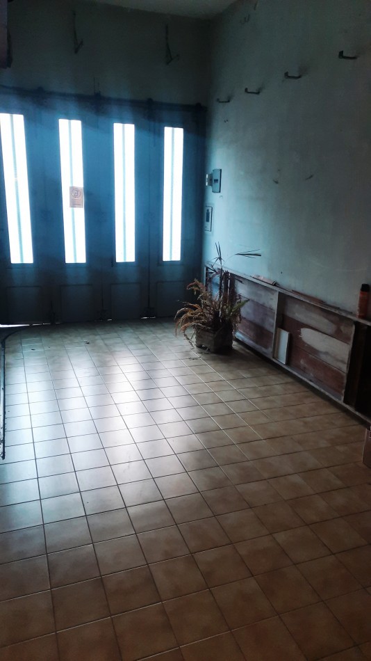 Alquiler de casa de 4ambientes con patio, terraza y garaje