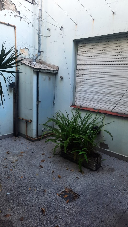 Alquiler de casa de 4ambientes con patio, terraza y garaje