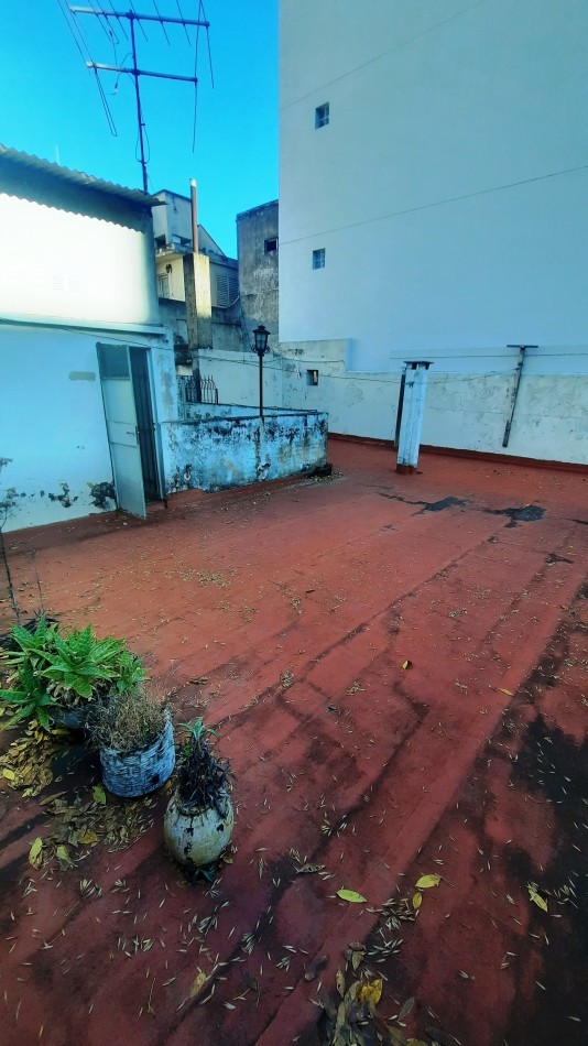 Alquiler de casa de 4ambientes con patio, terraza y garaje