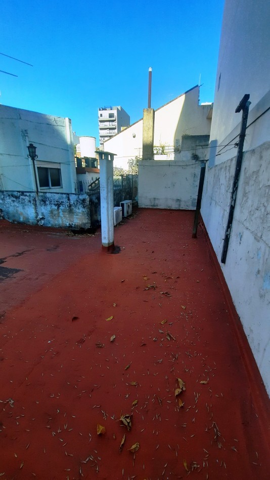 Alquiler de casa de 4ambientes con patio, terraza y garaje