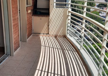Departamento de 2 ambientes y medio + cochera + Super luminoso + Balcon aterrazado con parrilla